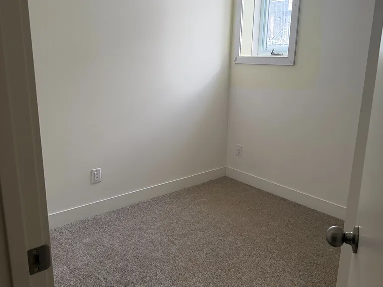 16 Melbourne Ave — Photo 9