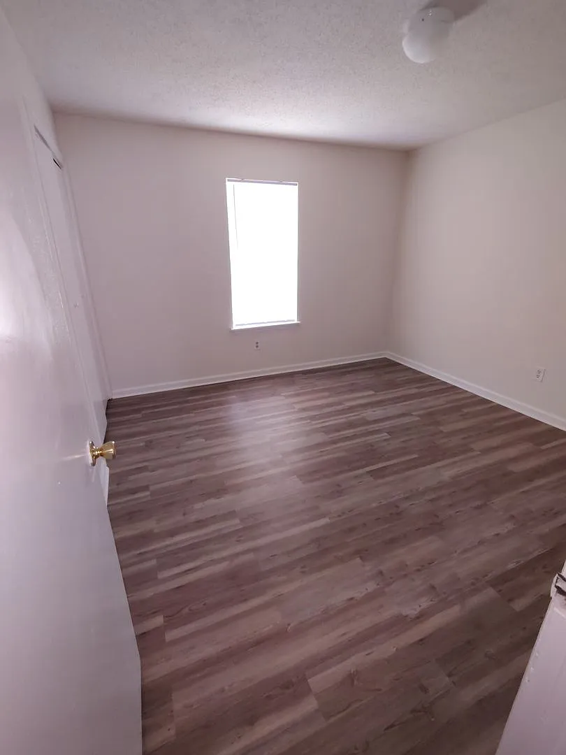 Green Gables Court 612 — Photo 3