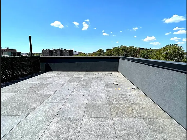 2442 Ocean Ave #5R — Photo 4