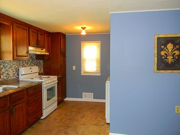 laundry at end of kitchen