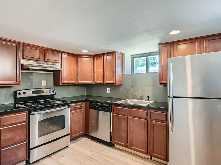 499 Fox St #BASEMENT — Photo 3