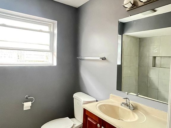 3rd image of 2643 W Winona St #2