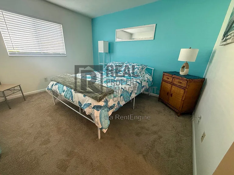 4718 SE 5th Ave #7 — Photo 8