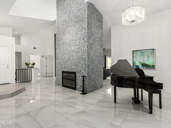 102 S HONEYSUCKLE Lane, Gilbert, AZ 85296