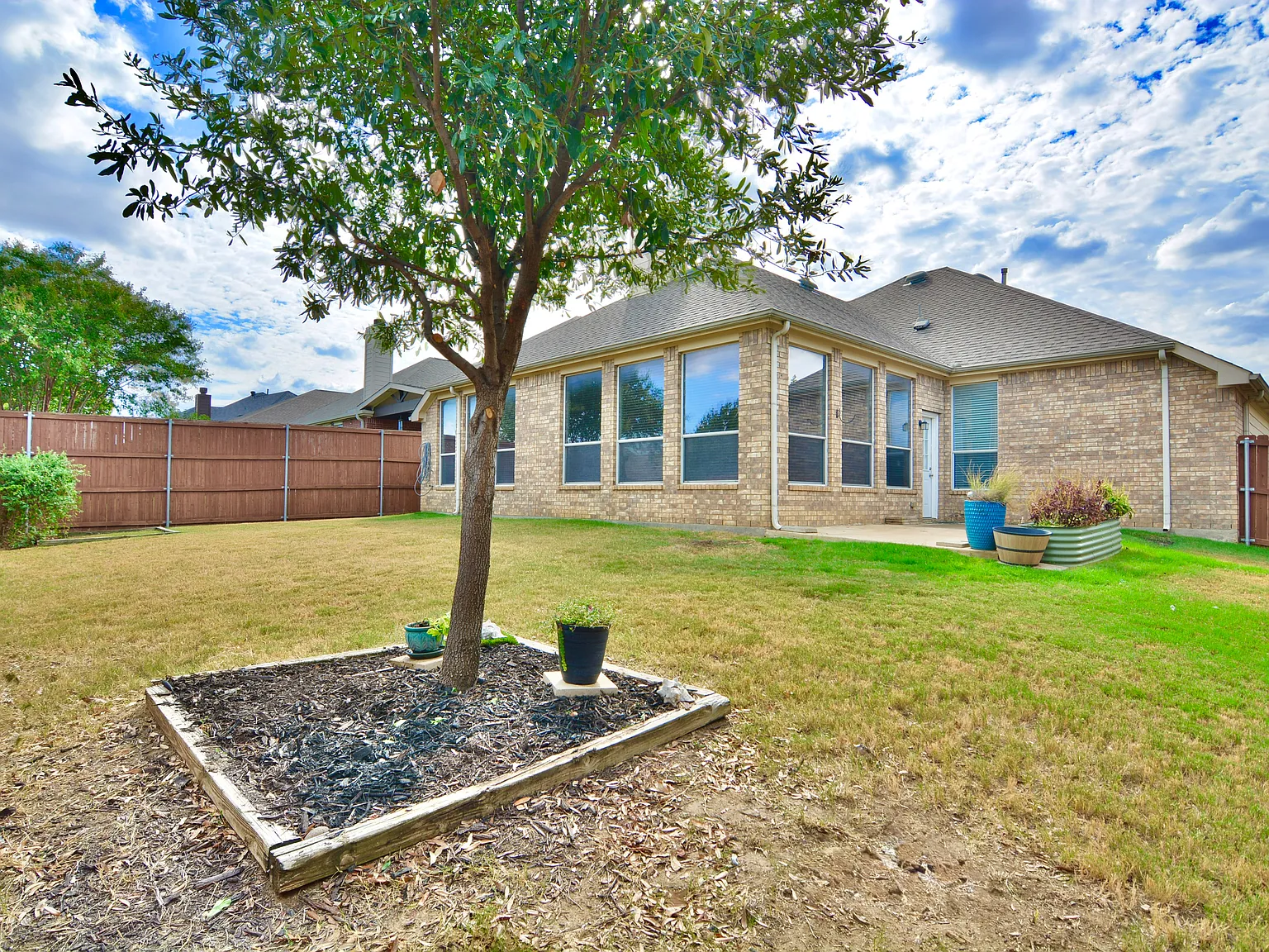 4 bed, 2404 sqft, $2,800 — Photo 4