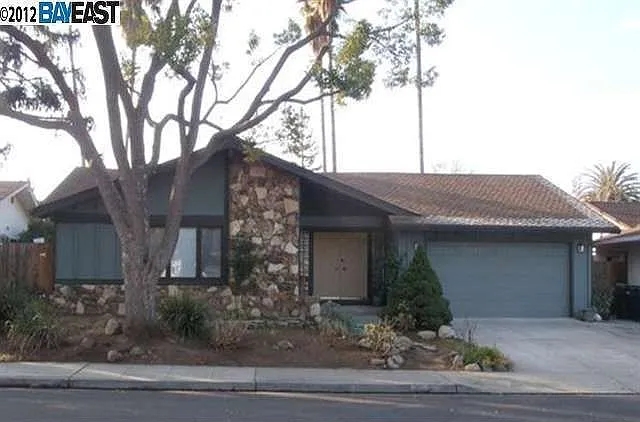 1533 Vancouver Way photo 1