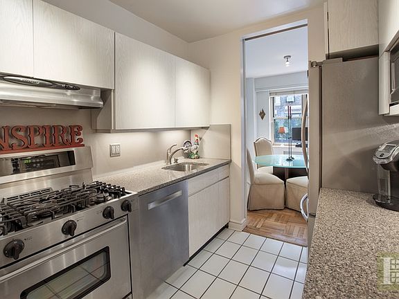 4th image of 415 E 52nd St APT 10CB