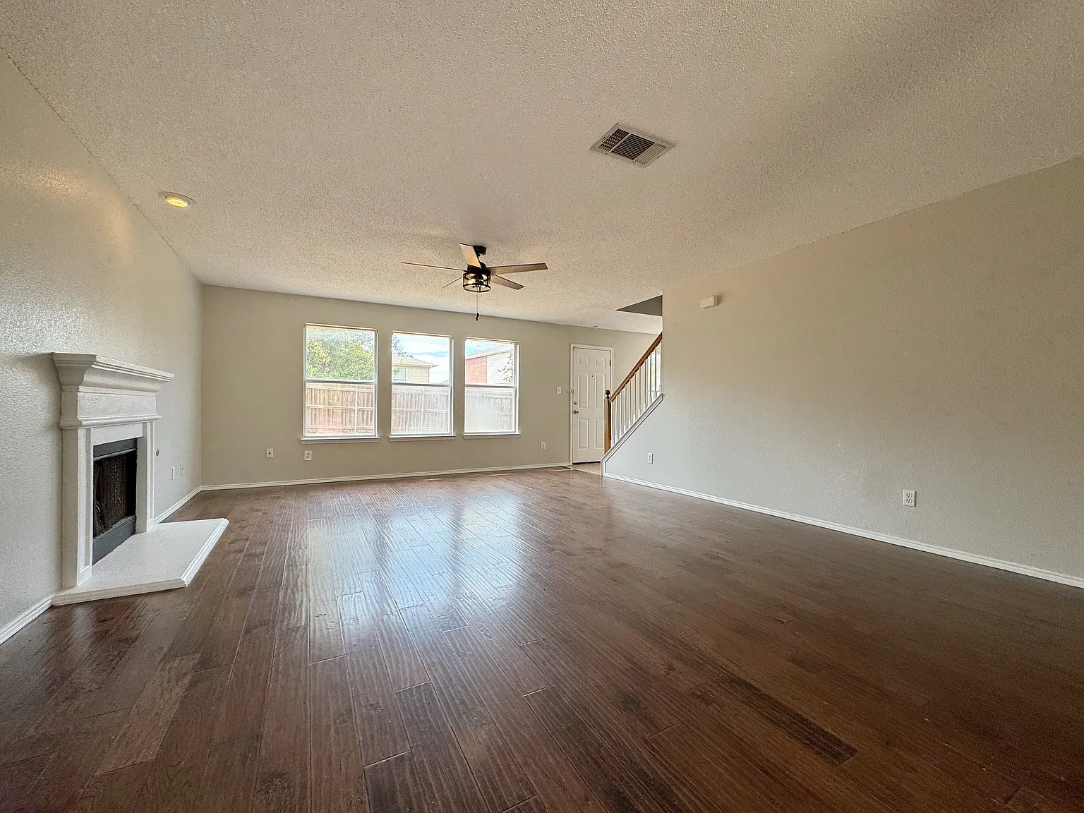 5 bed, 2.5 bath, 2628 sqft, $3,200 — Photo 4