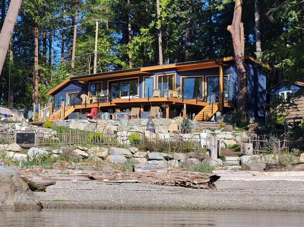 9219 Hydaway Rd, Sunshine Coast, BC V7Z 1B4