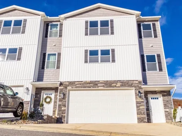 252 Red Oak Ln, Morgantown, WV 26501
