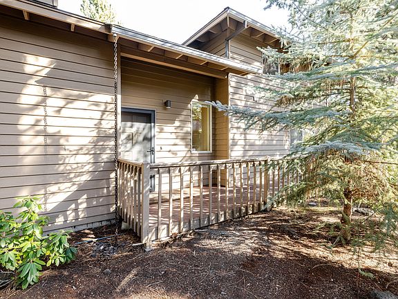 2nd image of 3123 NW Clubhouse Dr