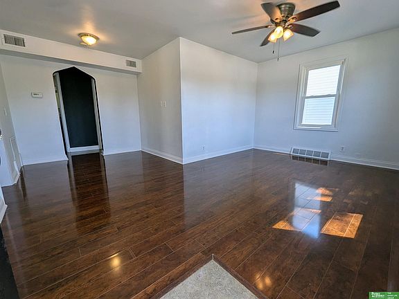 5th image of 308 E Mission Ave