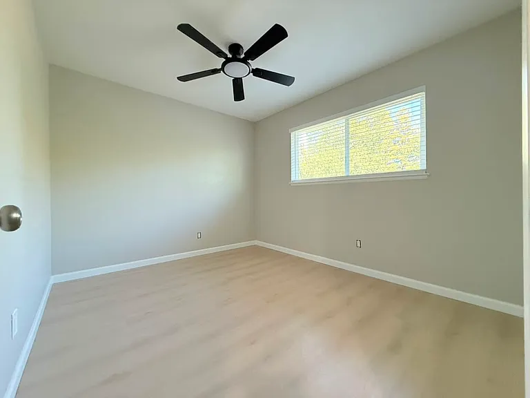 503 Hawthorn Ave #4 — Photo 9