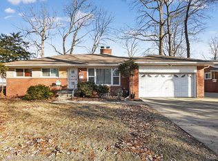 19342 Nadol Dr, Southfield, MI