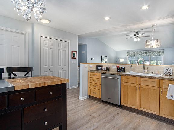 5th image of 290 Winter Oak Drive E