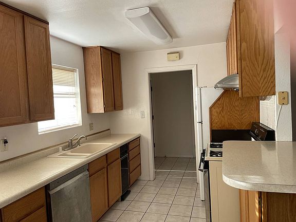 4th image of 672 Santa Paula Ave