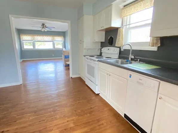 1004 Park Ave Floor 1, Huntington, NY 11743