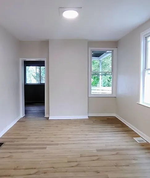 305 Moore Ave — Photo 3