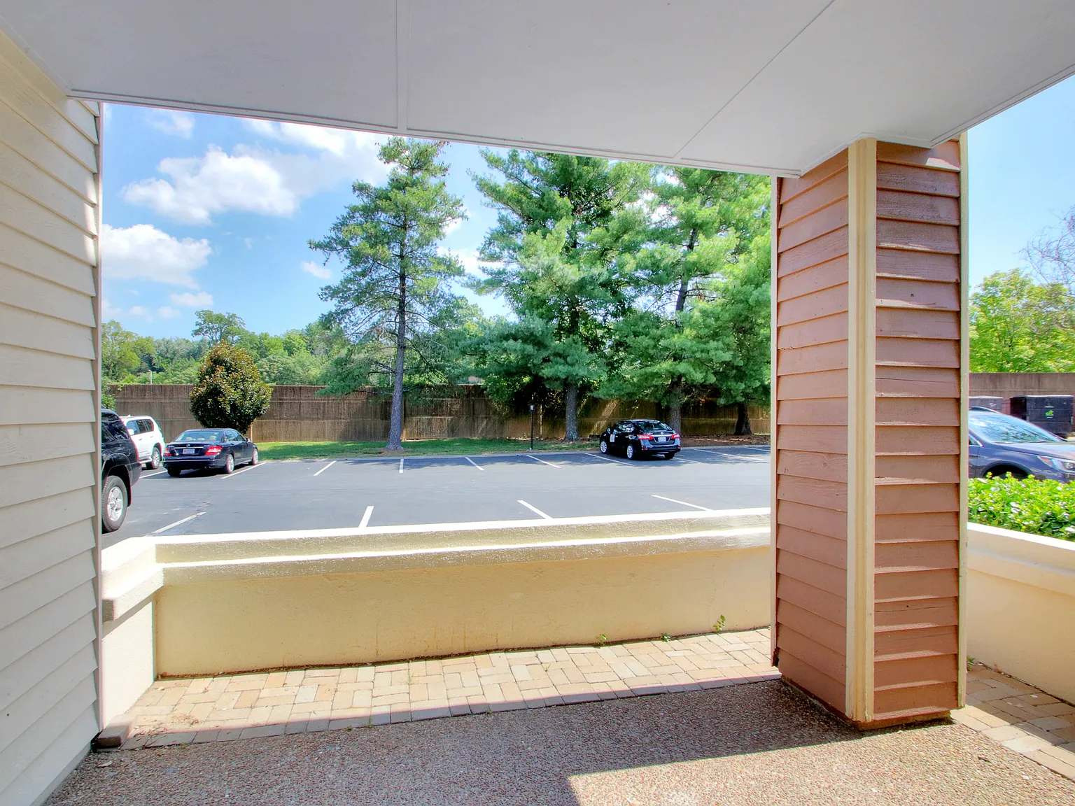 2 bed, 960 sqft, $1,990 — Photo 2