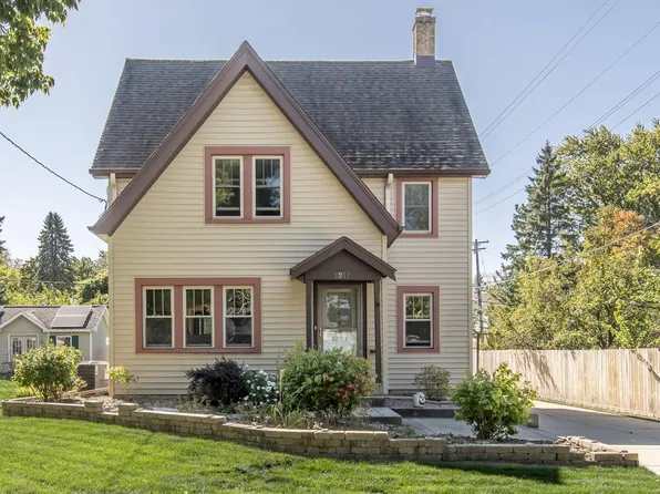 1211 Summit AVENUE, Waukesha, WI 53188