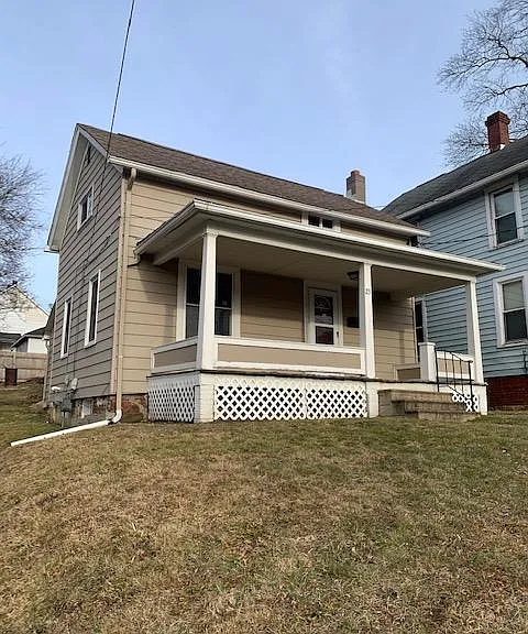 Front view of property with porch and yard