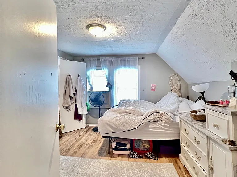 13 Phillips St — Photo 32