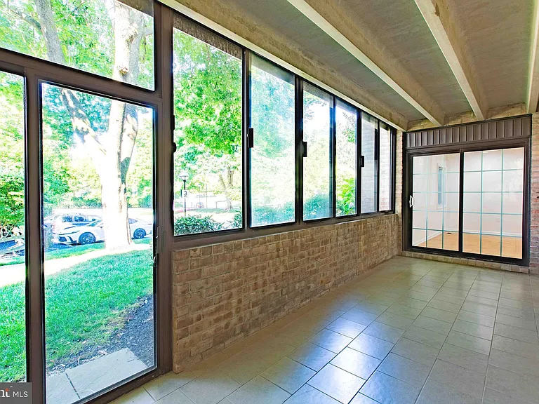 1 Stonehenge Cir #2 — Photo 32