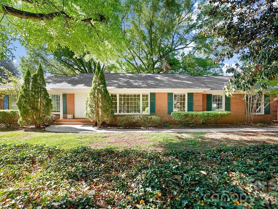 1st image of 415 Princeton Dr