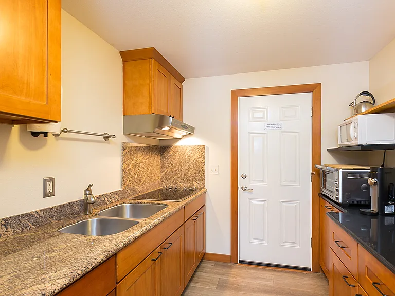218 W Bell St #A — Photo 5