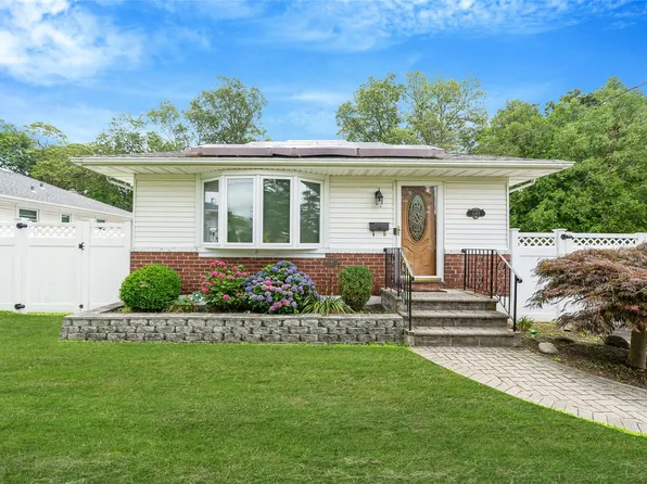 1063 Gridley Street, Bay Shore, NY 11706