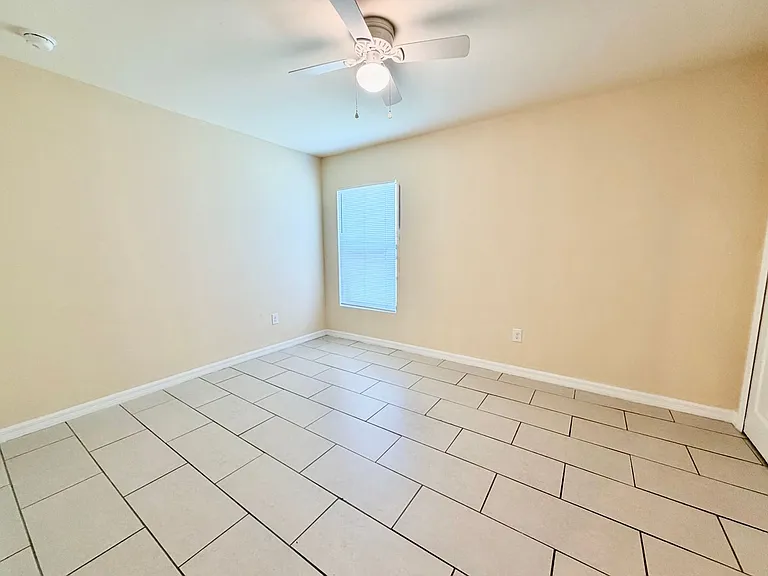 1044 NE 8th Pl — Photo 21