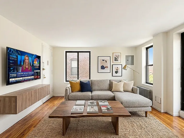 29 7th Ave S #4C — Photo 2