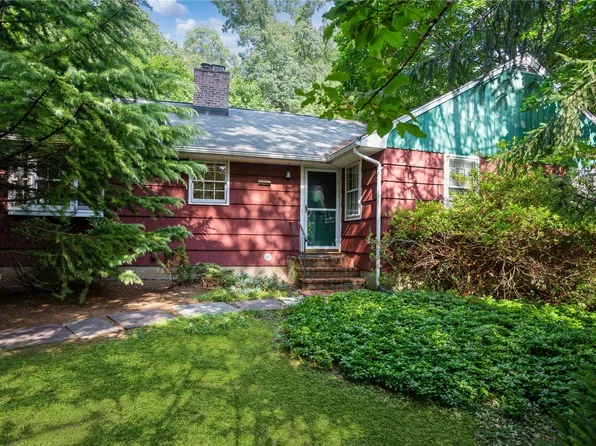 3 Elm Lane, Stony Brook, NY 11790