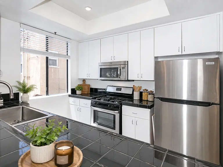 906 S Wooster St — Photo 12