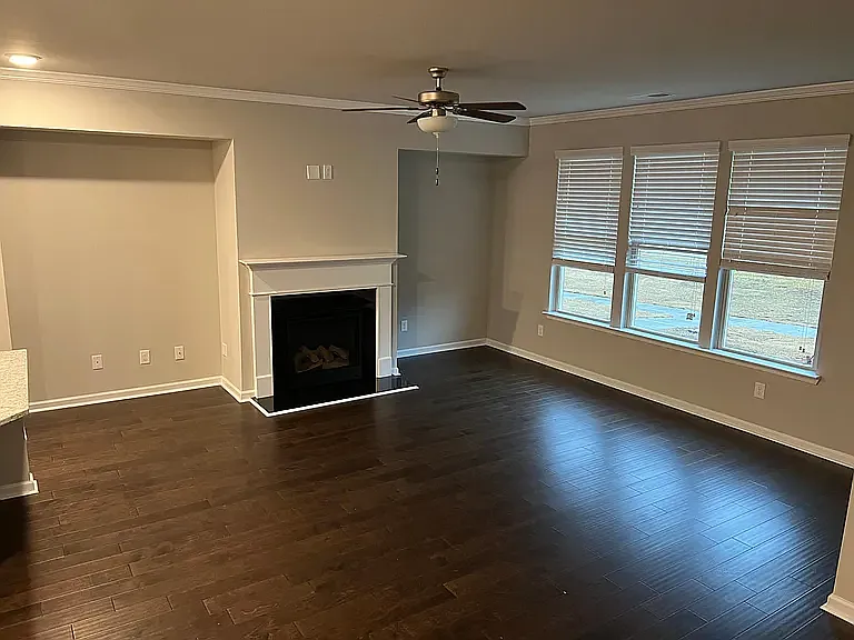 3 bed, 1919 sqft, $2,500 — Photo 3