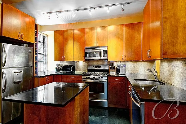 Sold by Bellmarc Realty | media 3
