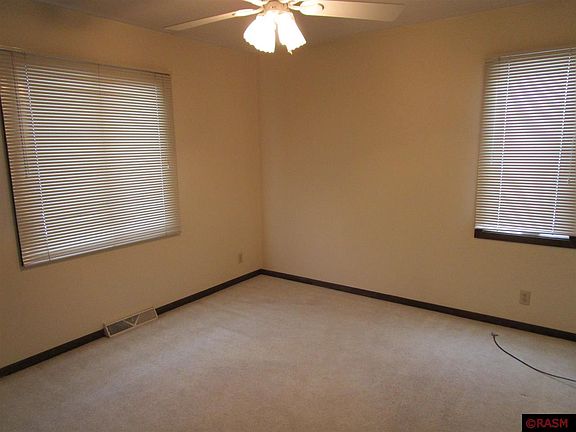 4th image of 141 Woodcrest Ter