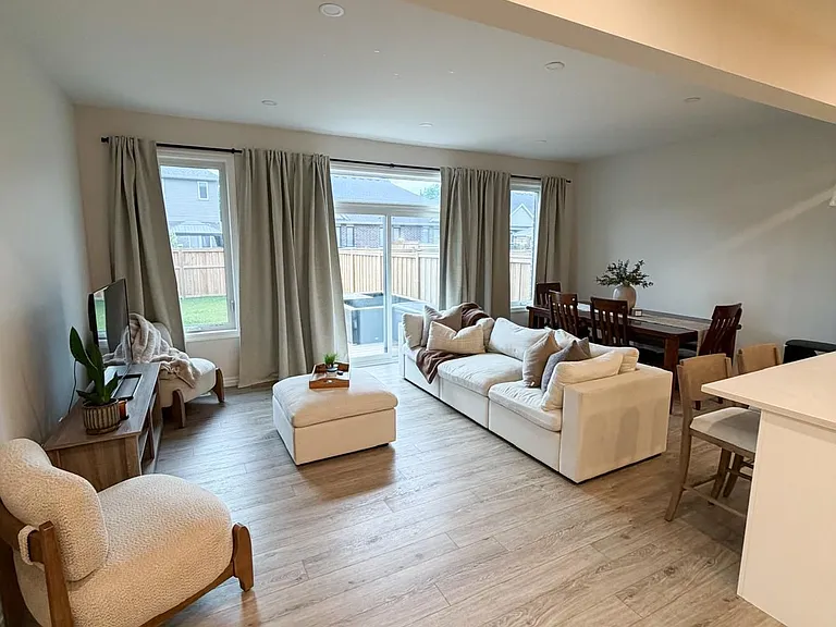 226 Renaissance Dr — Photo 12