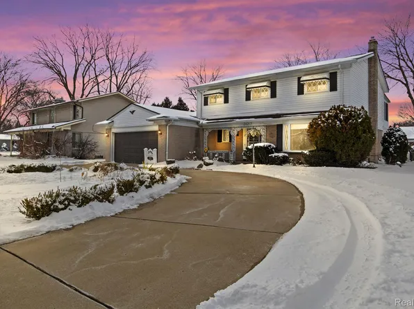 26217 Castleton Dr, Southfield, MI 48076