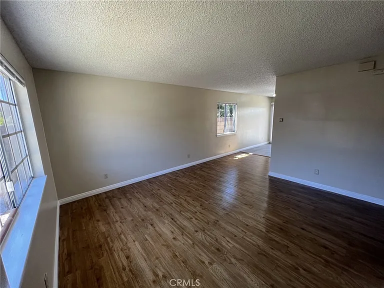 1077 E 71st Way — Photo 2