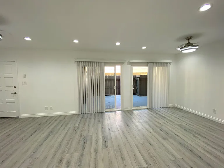 513 Avenue G #G — Photo 9