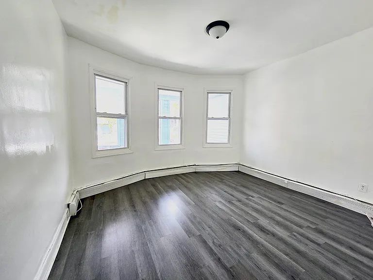 24 Harrison Pl #1 — Photo 2