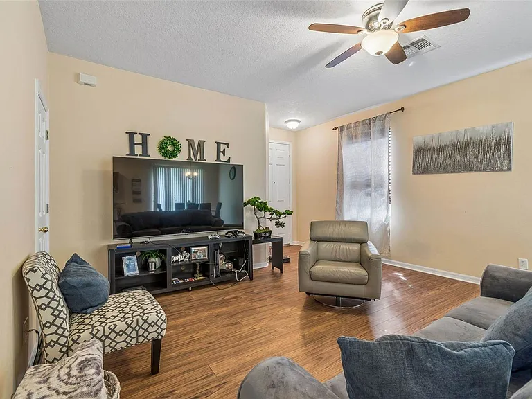 2401 Silvermoss Dr — Photo 8
