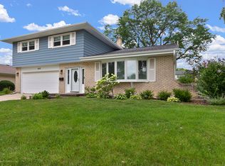 2003 E Lillian Ln, Arlington Heights, IL 60004