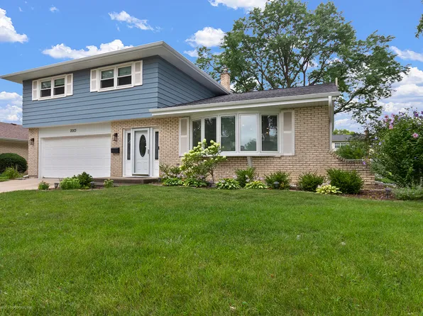 2003 E Lillian Ln, Arlington Heights, IL 60004