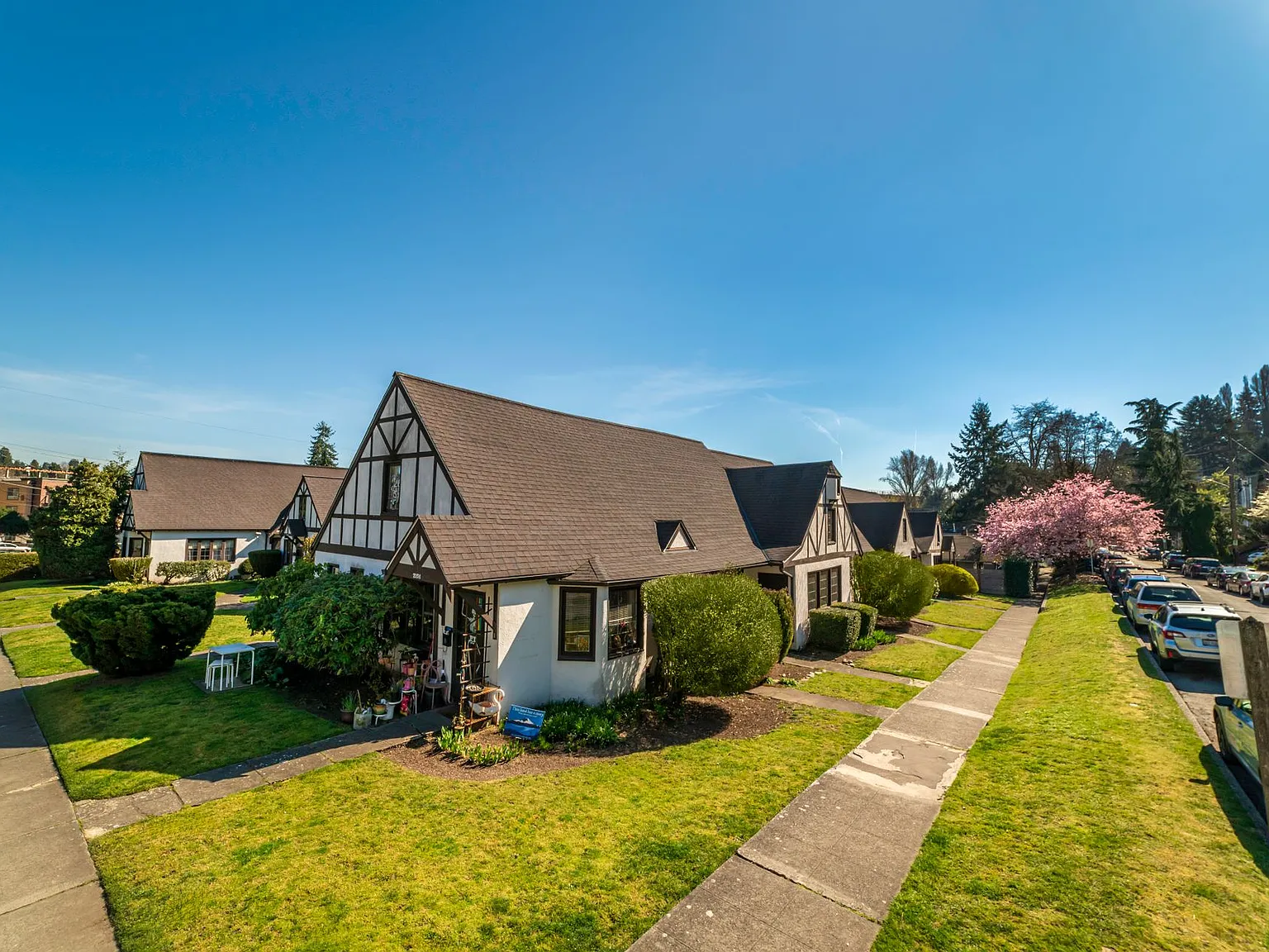 Charming Tudor Style Townhome, Close to UW, Great Location! — Photo 4