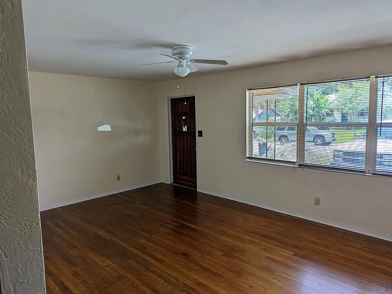 69 Sylvania Pl — Photo 3