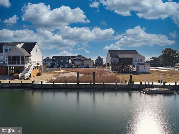 3rd image of 935 Sailors Ct