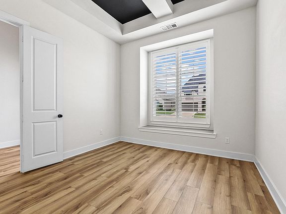 5th image of 4211 Walnut Grove Ln