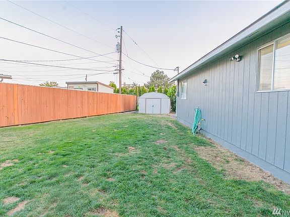 3rd image of 825 Sunkist Dr
